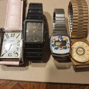 10/$20 Lot Of 4 Men & Women"s Watches As-is For Parts Or Repair